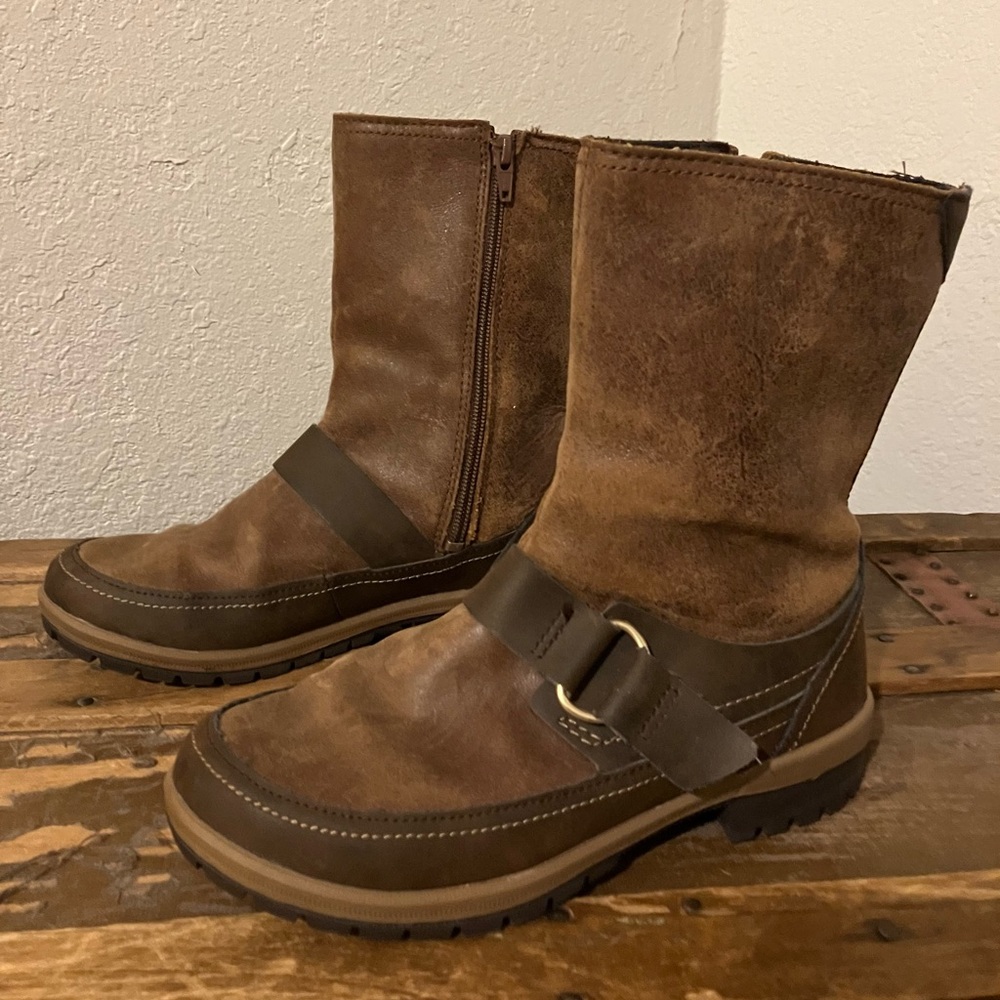Merrell Emery women’s brown mid-calf boots, size 7.